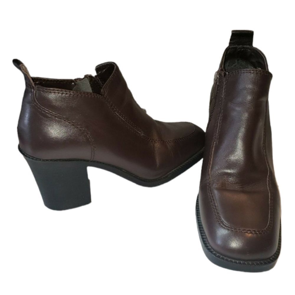 NEWPORT NEWS Heeled leather ankle booties 7